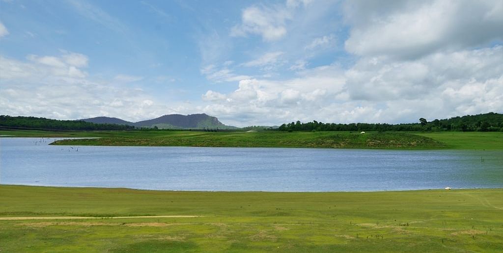 Image of a waterbody with greenery surrounding it.